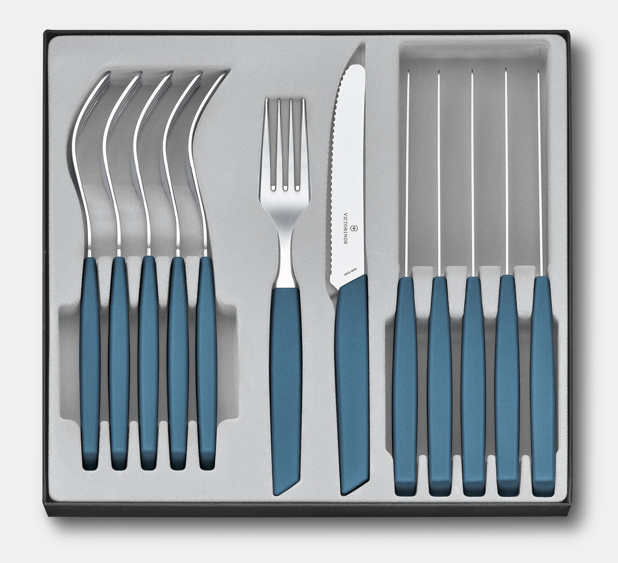 Victorinox Modern Table Set 12 pieces in cornflower blue 6.9096.11W2.12