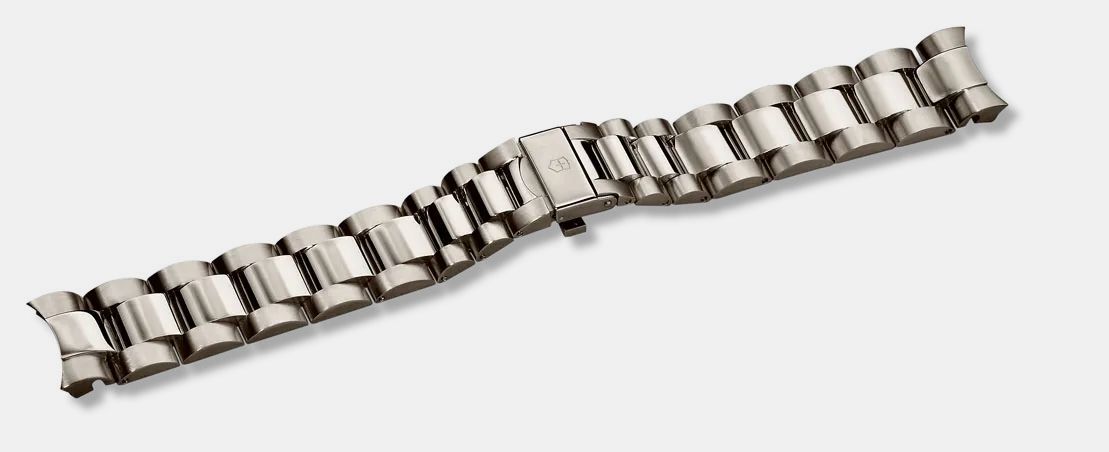 Victorinox Chrono Classic Satin Titanium Bracelet with Clasp in Chrono Classic Satin Titanium Bracelet with Clasp 003182