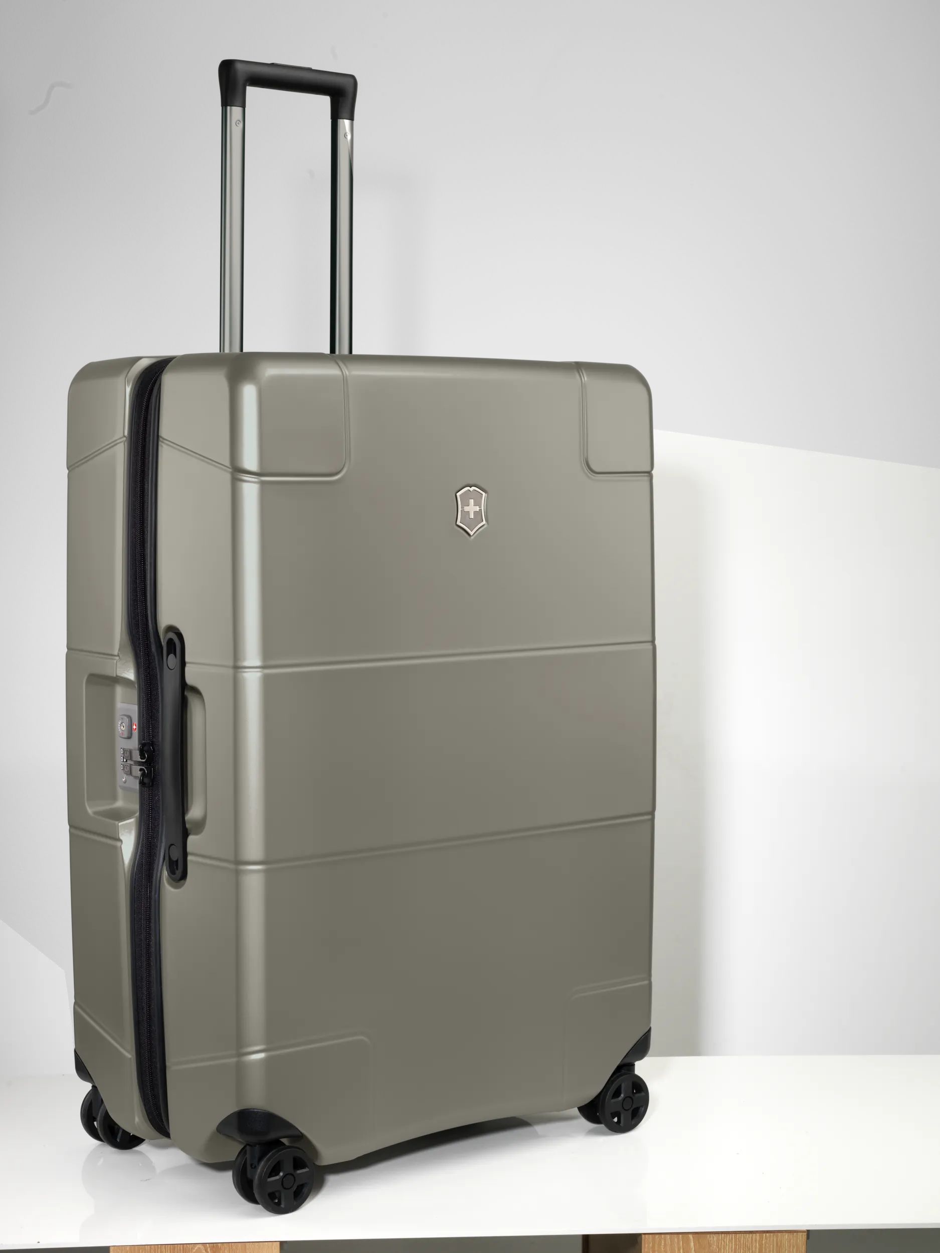 Victorinox Lexicon Hardside Large in titanium 602108