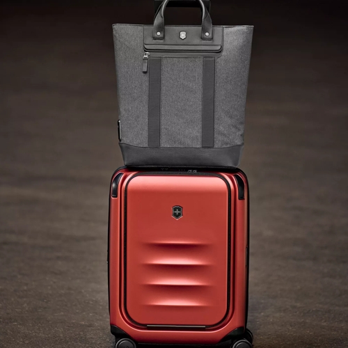 Victorinox in red -