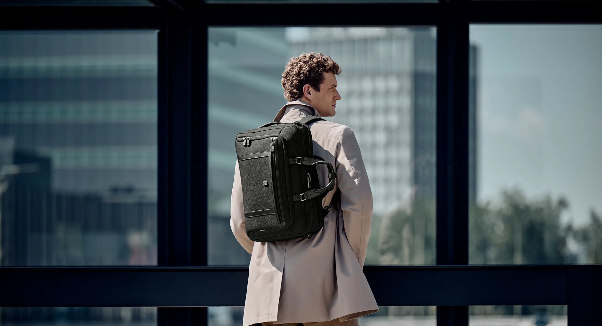 Essential Backpack Finder Banner img