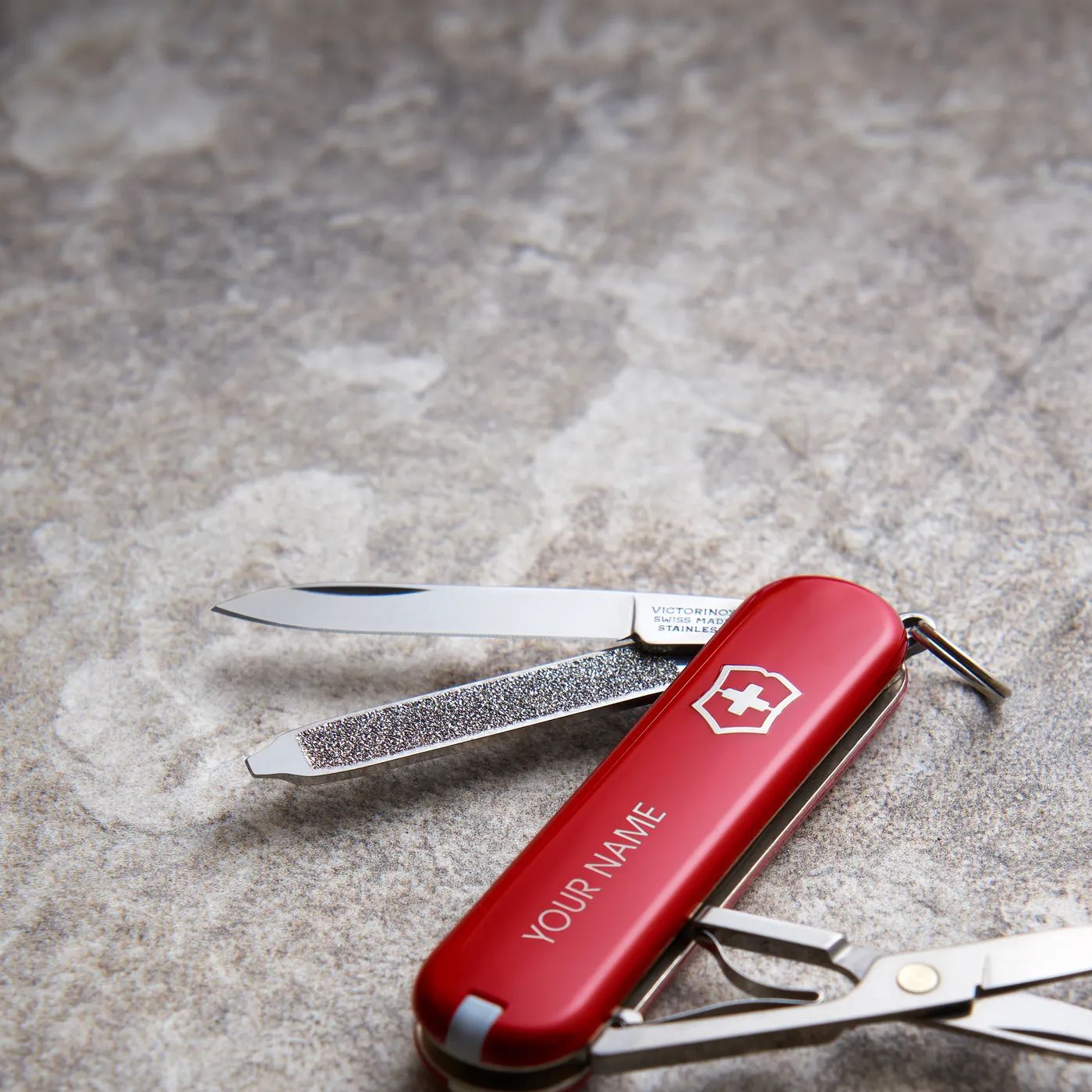 Navaja De Bolsillo Pequeña Con Tijeras Victorinox #0.6203 Color Rojo