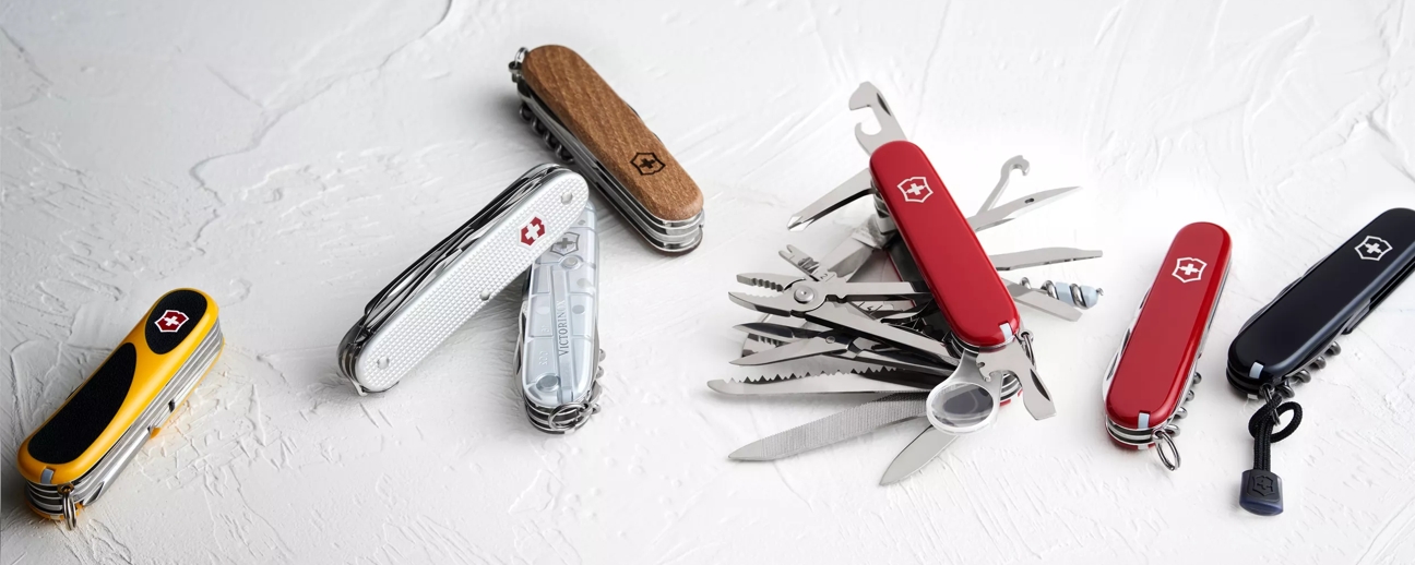Swiss Army style Pocket Knife with Wooden Gift Box