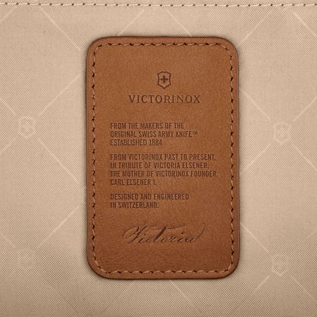 Victorinox Victoria Signature Beauty Case in black 612211