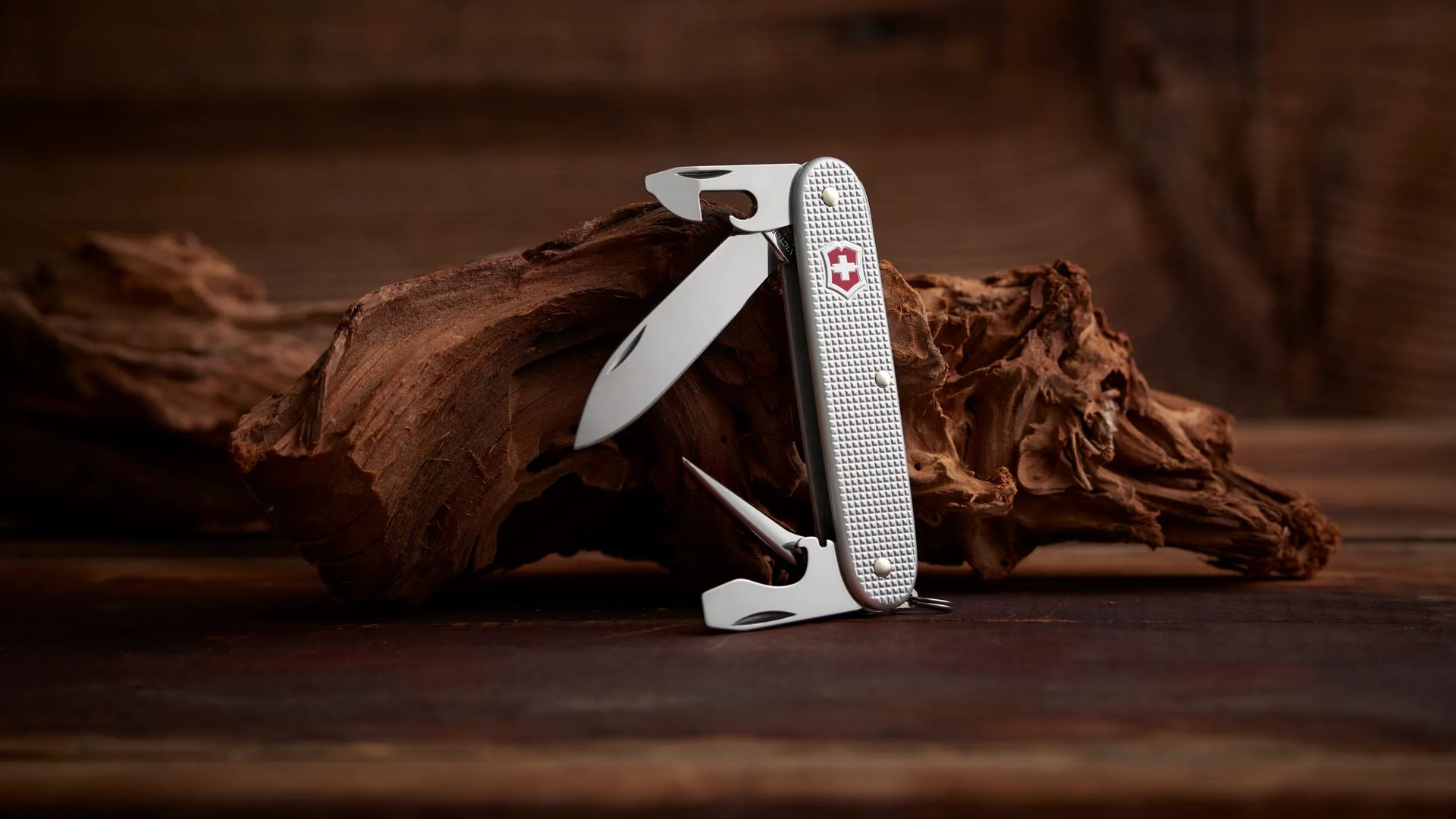  Victorinox Farmer Alox - Cuchillo suizo del ejército, cuchillo  de bolsillo multifunción de fabricación suiza con hoja grande,  destornillador, abrelatas y pelacables, 9 funciones : Todo lo demás