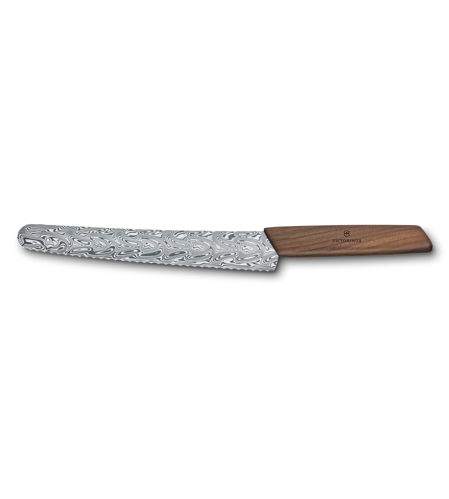 Victorinox décline son classique couteau à pain et pour pâtissiers en acier Damas