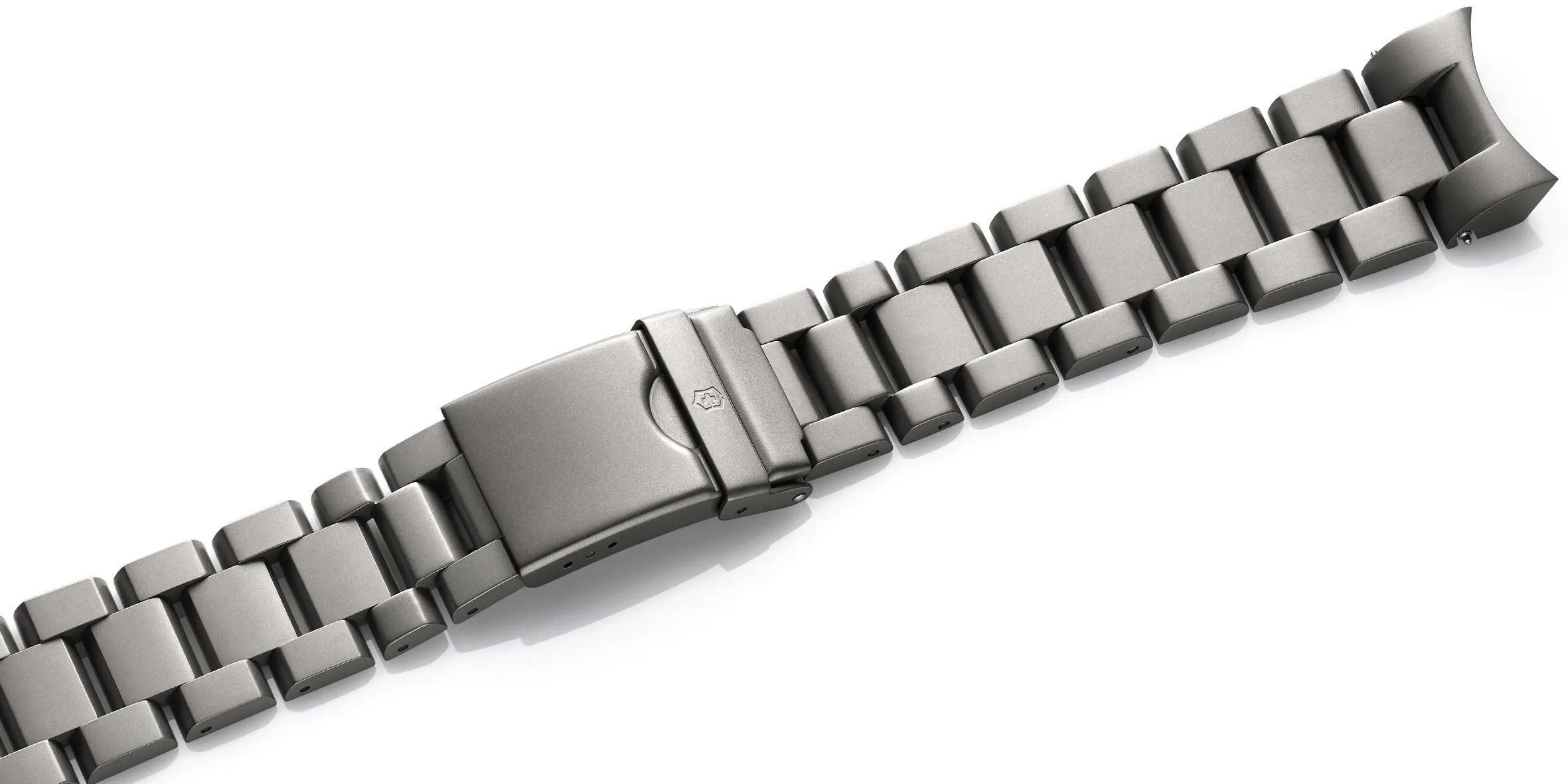 Victorinox Titanium bracelet with clasp in Titanium bracelet with clasp -  005021