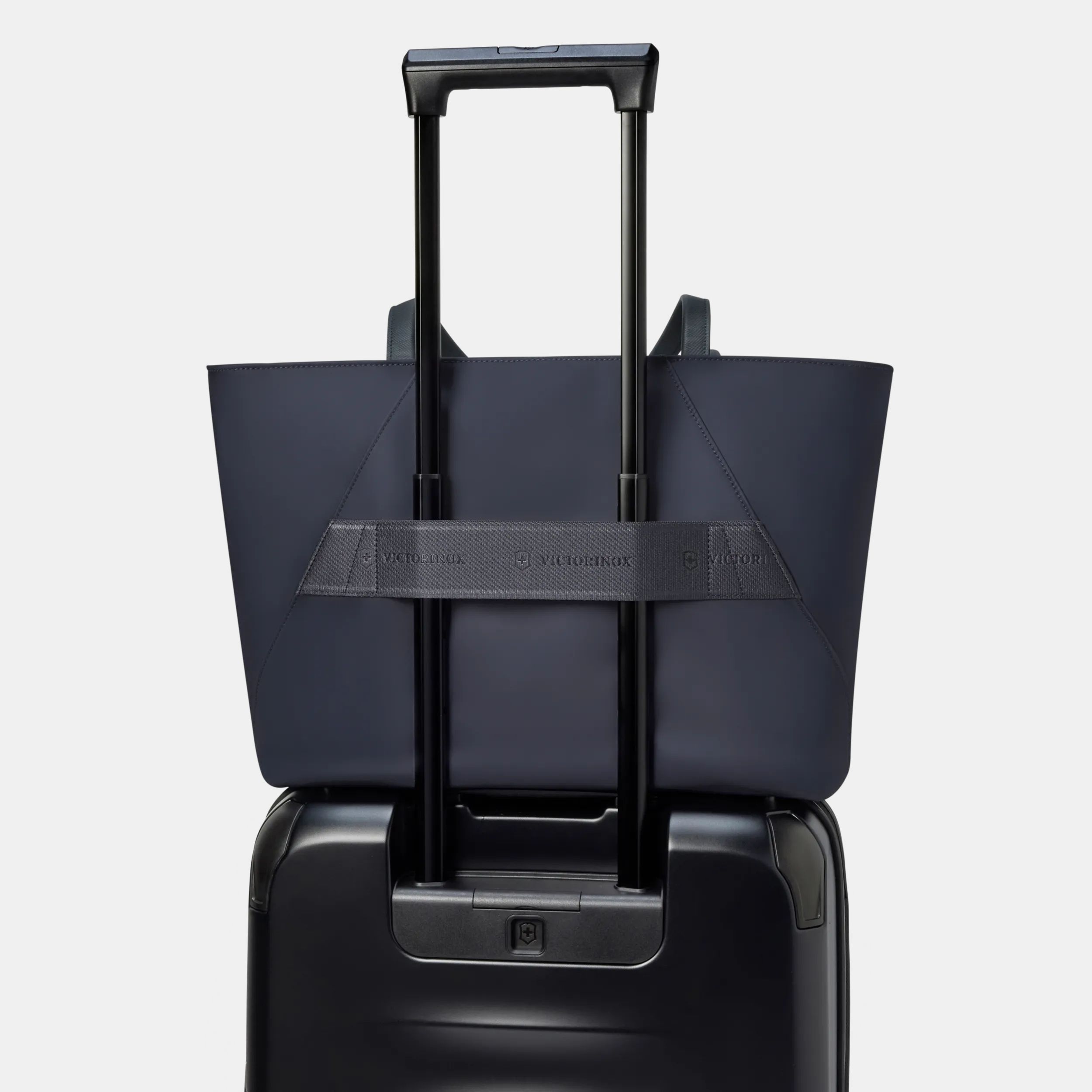 Victoria Signature Tote - null