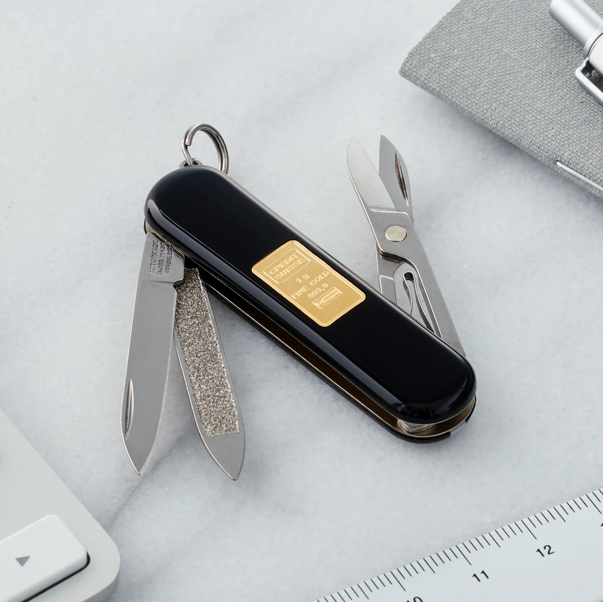 Victorinox クラシック ゴールドインゴット 1g ブラック - 0.6203.87