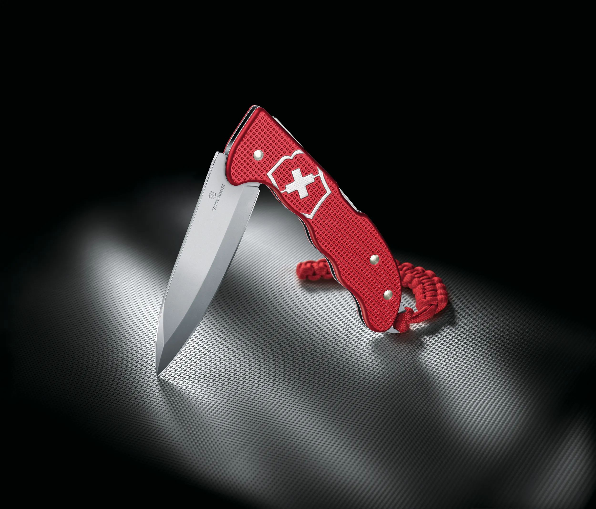 Victorinox Hunter Pro Alox in red 0.9415.20