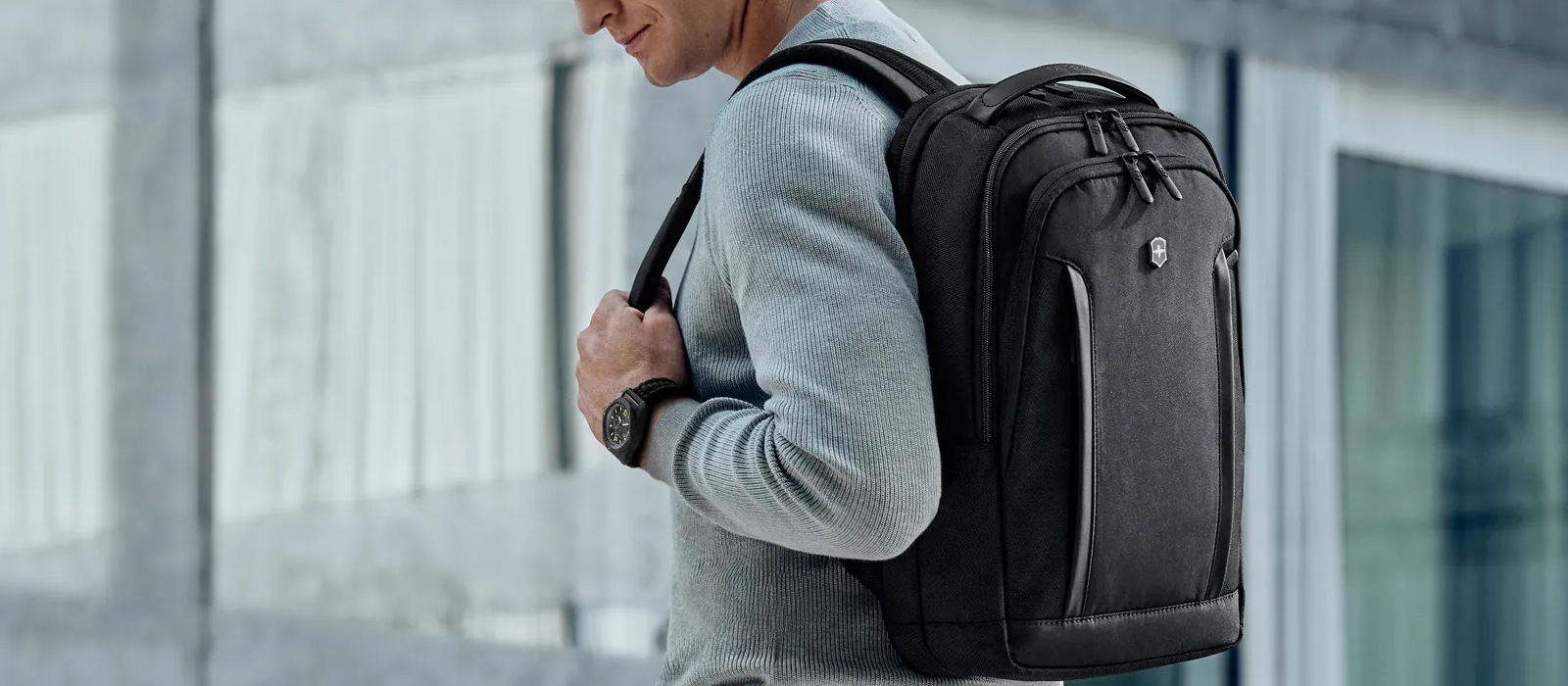 Compact laptop backpack outlet victorinox