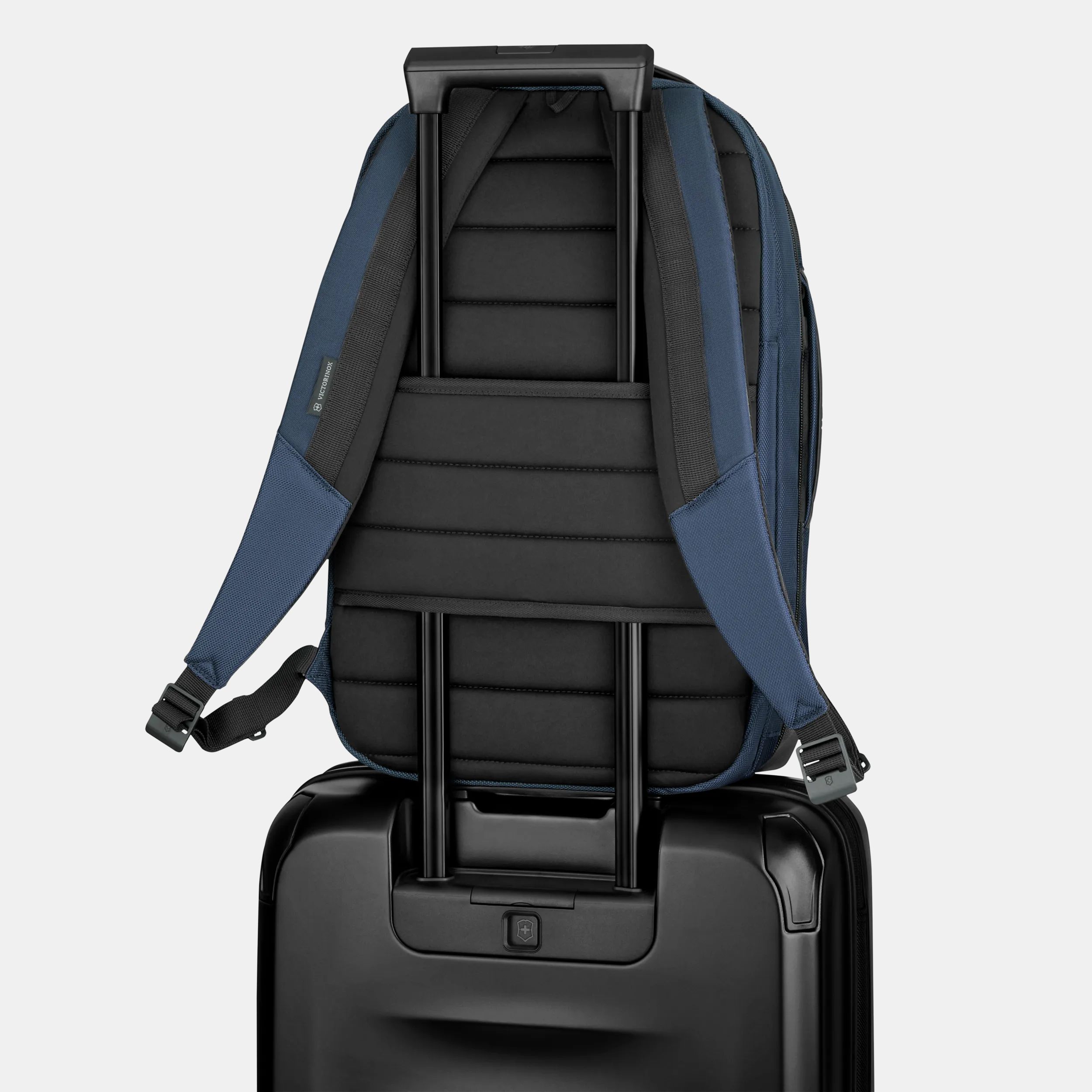 Victorinox Altmont Professional Deluxe Travel Laptop Backpack in Navy blue 653291