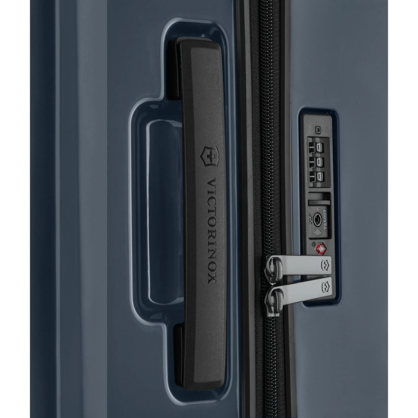 Victorinox Airox Large Hardside Case in Dark Blue - 610927