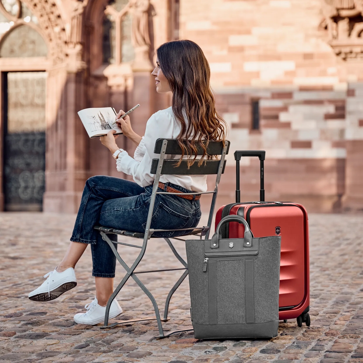 Hard- or soft-shell luggage