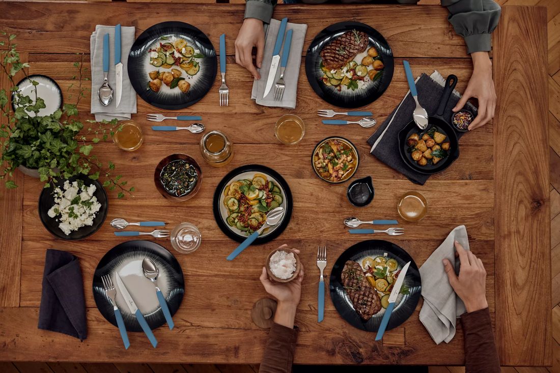 Victorinox Swiss Modern Table Set, 24 pieces in cornflower-blue 