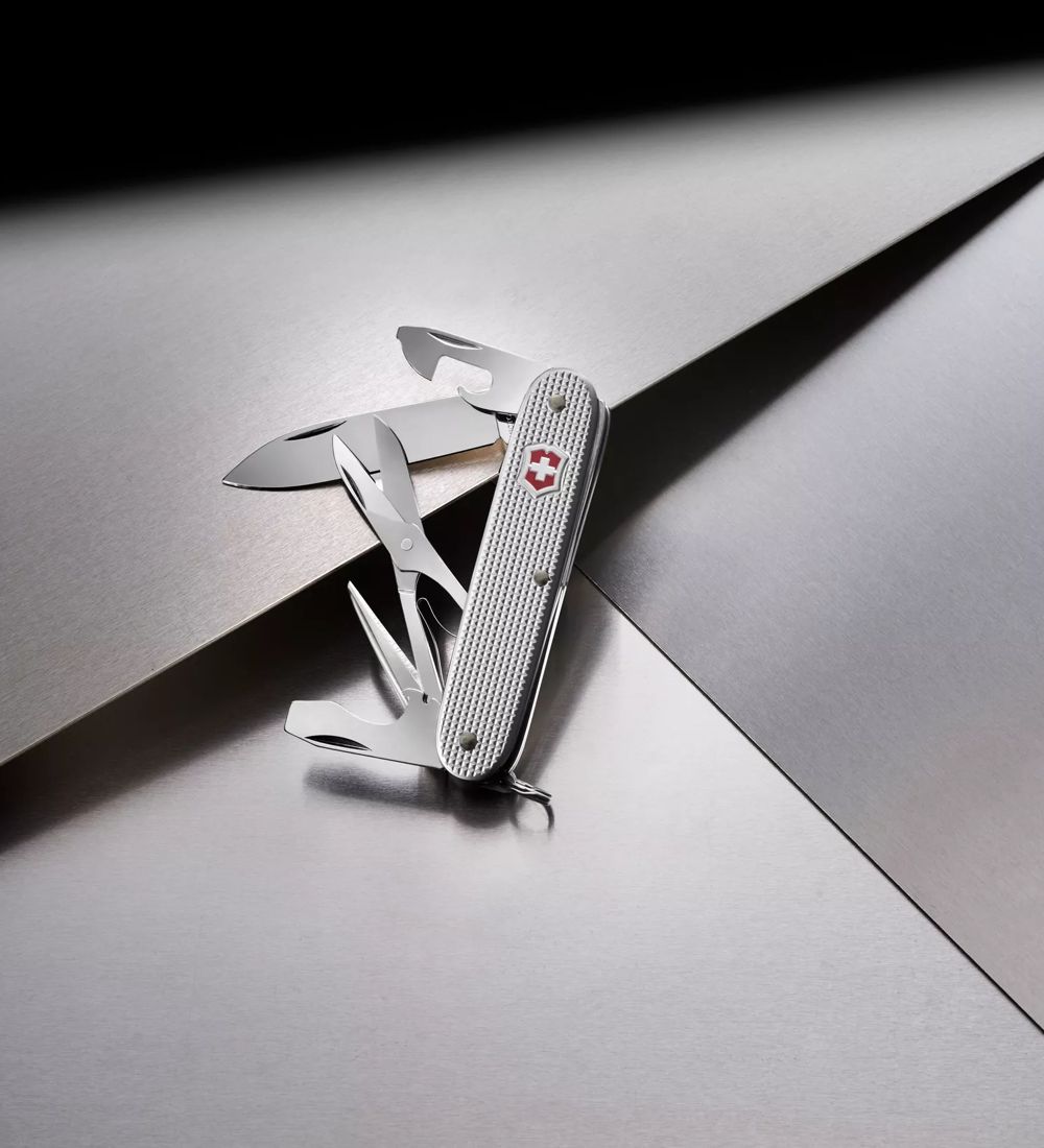 Swiss Army Knife: a sharp tool and design icon - DesignWanted : DesignWanted