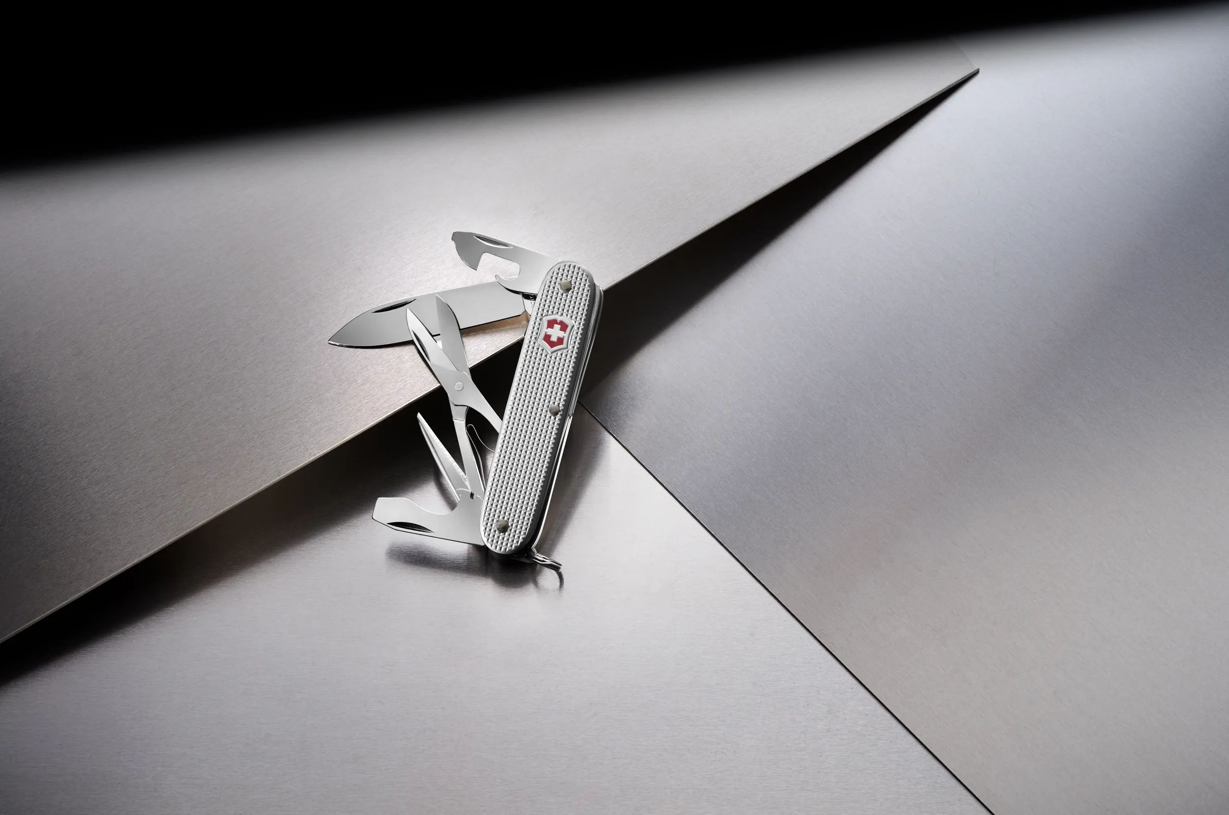 Swiss Army Knife: a sharp tool and design icon - DesignWanted