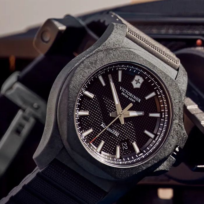 I.N.O.X. Carbon